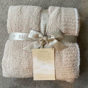 NWT Barefoot Dreams 45x60 throw blanket